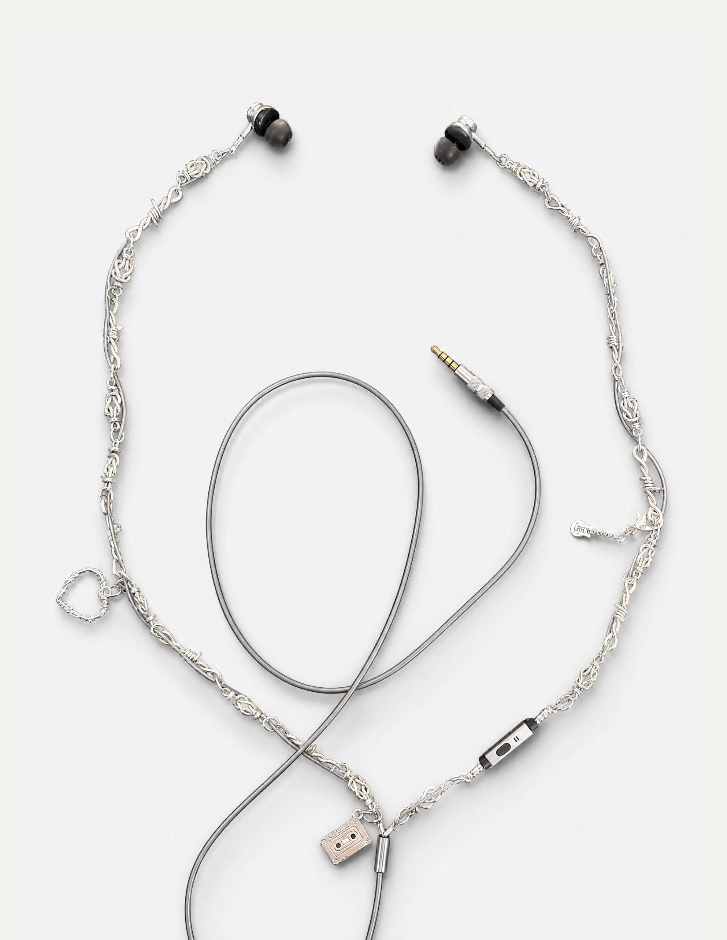 STEEL HEARTS earphones